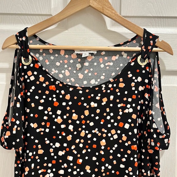 Nine West Cold Shoulder Black Pattern Short Sleeve Blouse - Picture 3 of 12